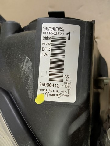 LAMPA FAR DESNA STRANA LED TOYOTA AURIS II 2 12-15R