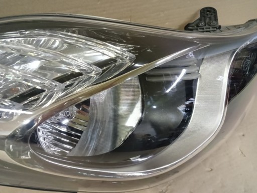 LAMPA FAR DESNA STRANA HYUNDAI IX20 IX-20 10-