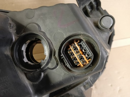 LAMPA FAR LIJEVA STRANA XENON LED HYUNDAI IX35 IX-35 REDIZAJN 13-