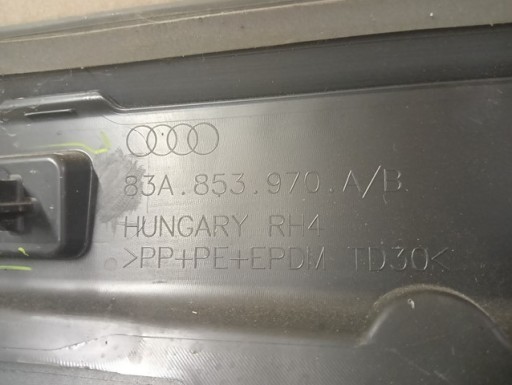 LAJSNA NA VRATA DESNA STRANA ZADNJI AUDI Q3 II 2 83A 18-