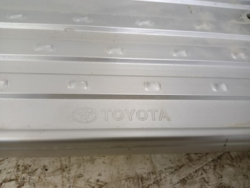 LAJSNA PRAGA DESNA STRANA PRAG STUPANJ TOYOTA HILUX VIII 8 15-