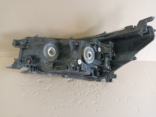 LAMPA FAR DESNA STRANA TOYOTA HILUX VIII 8 REDIZAJN 20-