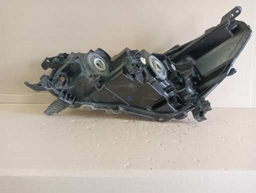 LAMPA FAR DESNA STRANA TOYOTA HILUX VIII 8 REDIZAJN 20-
