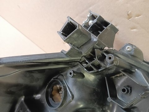 LAMPA FAR DESNA STRANA TOYOTA HILUX VIII 8 REDIZAJN 20-