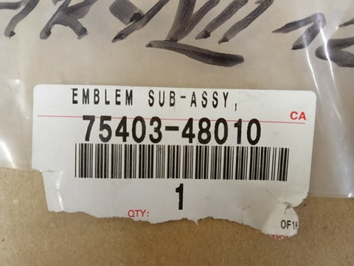 NOVI ZNAK EMBLEMAT LOGO GEPEKA TOYOTA CAMRY VIII 8 18-