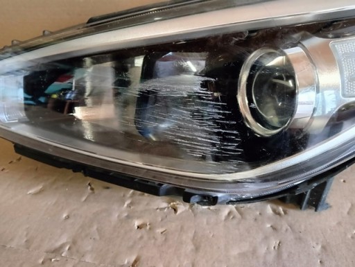 LAMPA FAR LIJEVA STRANA LEČA HYUNDAI I30 III 17-