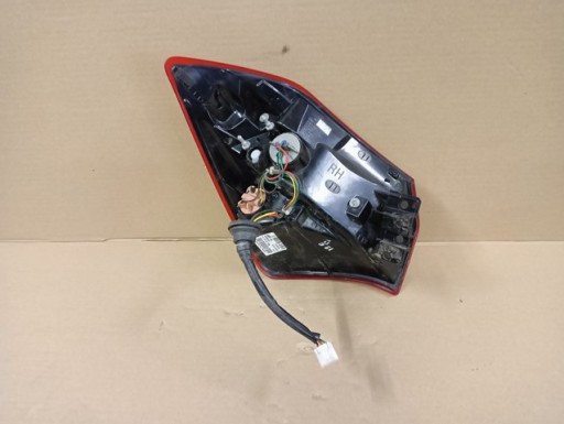 LAMPA FAR DESNA STRANA ZADNJA ZADNJI HYUNDAI I20 II 14-