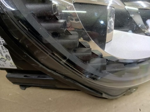 LAMPA FAR DESNA STRANA XENON VW GOLF VI 6 5K1 08-13R LAMPA FAR DESNA STRANA XENON VW GOLF VI 6 5K1 08-13R