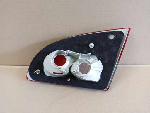 LAMPA FAR LIJEVA STRANA ZADNJA  ZADNJI TOYOTA AVENSIS T22 KARAVAN 1997-2000R