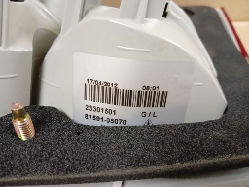 LAMPA FAR LIJEVA STRANA ZADNJA  ZADNJI TOYOTA AVENSIS T22 KARAVAN 1997-2000R