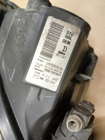 LAMPA FAR DESNA STRANA TOYOTA AURIS II 2 LED REDIZAJN 15-