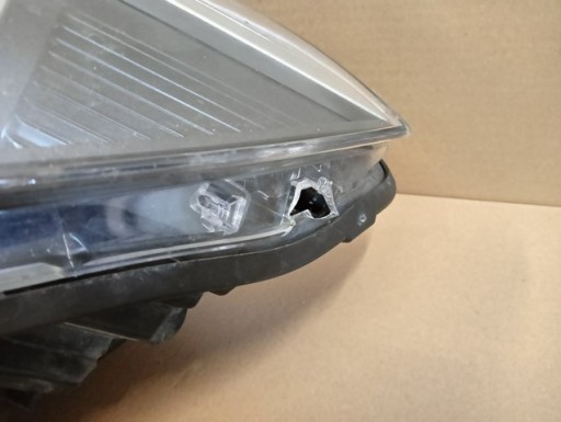 LAMPA FAR LIJEVA STRANA XENON NIJE ZAKRETNI BMW I 1 F20 F21 10-14 LAMPA FAR LIJEVA STRANA XENON NIJE ZAKRETNI BMW I 1 F20 F21 10-14