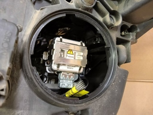 LAMPA FAR DESNA STRANA BI XENON HYUNDAI I40 REDIZAJN 2015-2019R