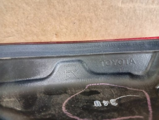 LAMPA FAR DESNA STRANA ZADNJA ZADNJI TOYOTA CAMRY IX LED TAMNA 18-