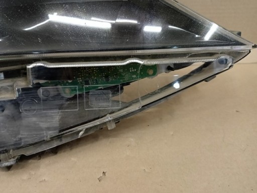 LAMPA FAR DESNA STRANA LED TOYOTA AURIS II 2 12-15R
