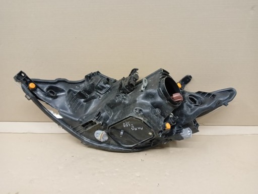 LAMPA FAR DESNA STRANA LED TOYOTA AURIS II 2 12-15R