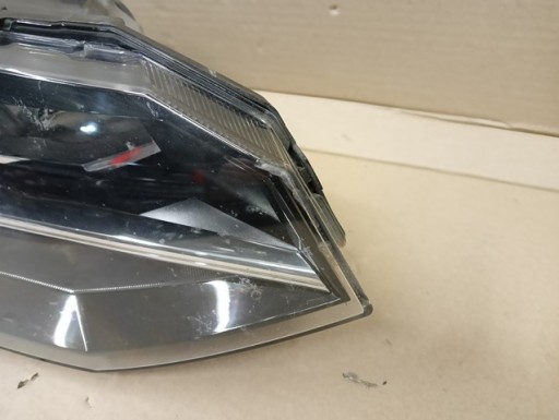 LAMPA FAR DESNA STRANA VW POLO 2G 17-