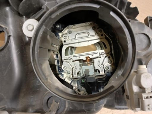 LAMPA FAR LIJEVA STRANA XENON LED TOYOTA VERSO REDIZAJN 13-