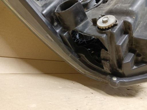 LAMPA FAR LIJEVA STRANA LED TOYOTA AVENSIS T27 REDIZAJN 15-