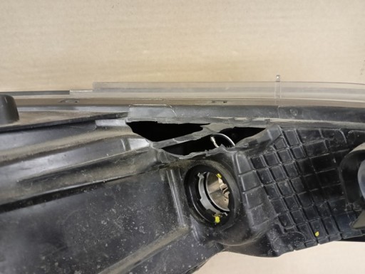 LAMPA FAR LIJEVA STRANA HYUNDAI I20 II 2 14-
