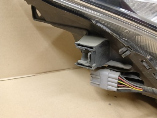 LAMPA FAR DESNA STRANA LED TOYOTA AURIS II 2 REDIZAJN 15-