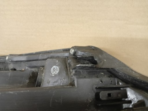 LAMPA FAR LIJEVA STRANA BI XENON ZAKRETNI TOYOTA AVENSIS T27 04-11R