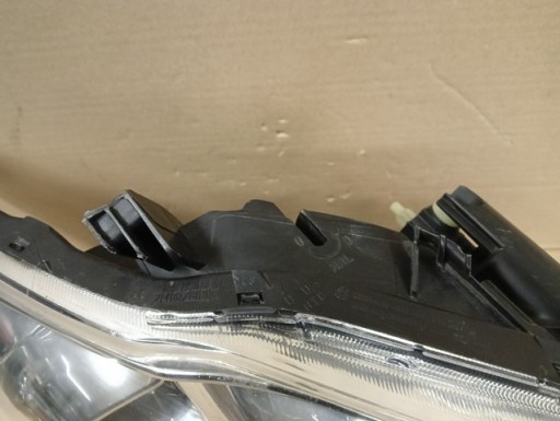 LAMPA FAR DESNA STRANA TOYOTA AURIS I 1 REDIZAJN 09-12R