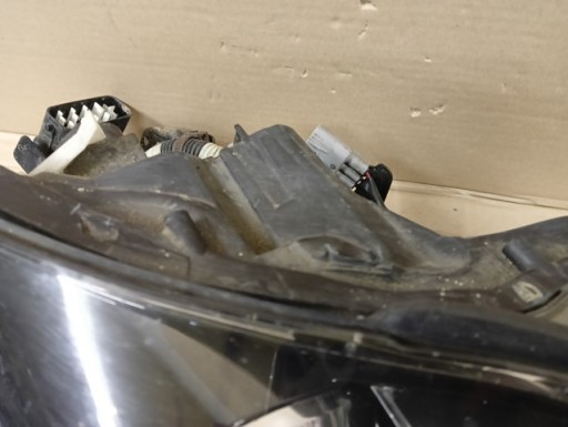 LAMPA FAR DESNA STRANA BI XENON LED LEXUS IS ISF 11-12R