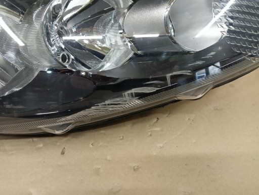 LAMPA FAR DESNA STRANA FORD FIESTA MK7 08-12R