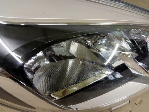 LAMPA FAR DESNA STRANA FORD FIESTA MK8 17-
