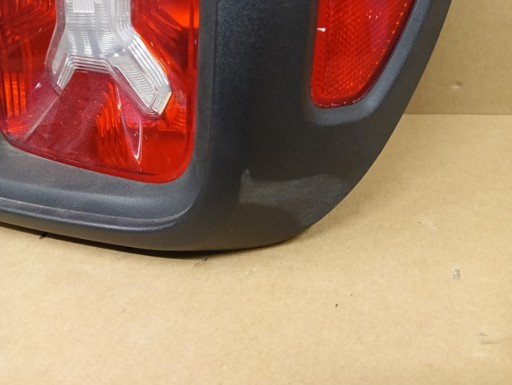 LAMPA FAR DESNA STRANA ZADNJA ZADNJI JEEP RENEGADE 14-