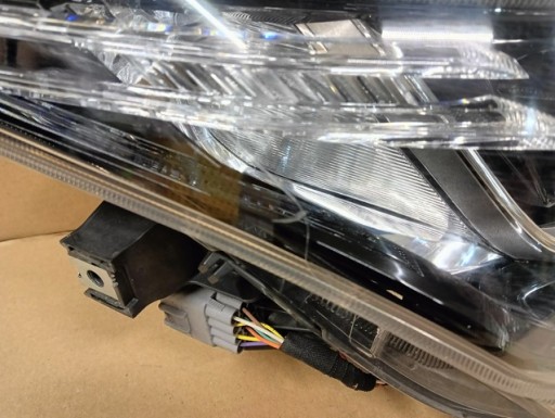 LAMPA FAR DESNA STRANA FULL LED TOYOTA AURIS II 2 REDIZAJN 15-