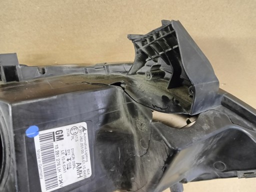 LAMPA FAR LIJEVA STRANA LEČA OPEL ASTRA IV 4 J GTC CASCADA 11-