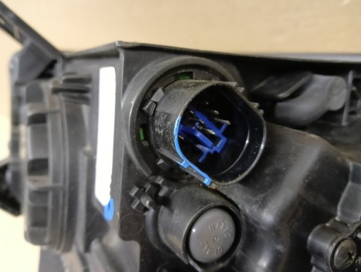 LAMPA FAR DESNA STRANA LEČA LED KIA NIRO 16-