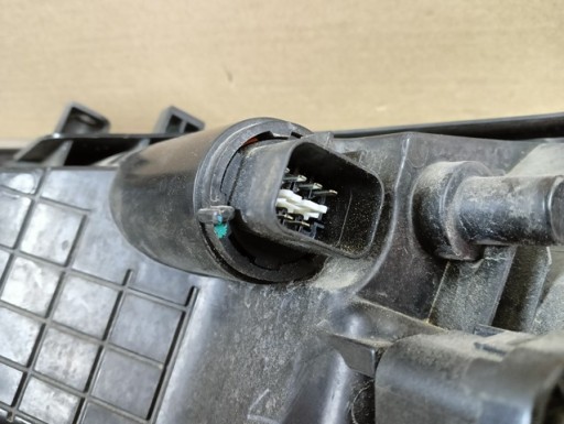 LAMPA FAR DESNA STRANA HYUNDAI I20 II 2 14- LAMPA FAR DESNA STRANA HYUNDAI I20 II 2 14-