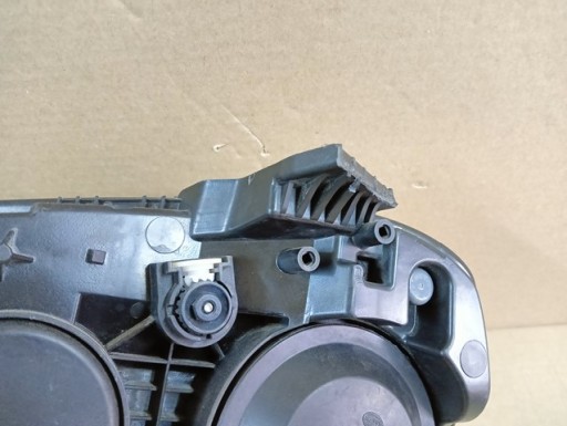 LAMPA FAR DESNA STRANA FIAT DOBLO II 2 REDIZAJN 15-