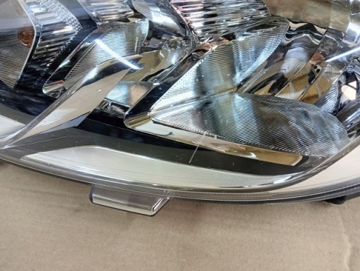 LAMPA FAR LIJEVA STRANA FORD FIESTA MK8 17- LAMPA FAR LIJEVA STRANA FORD FIESTA MK8 17-