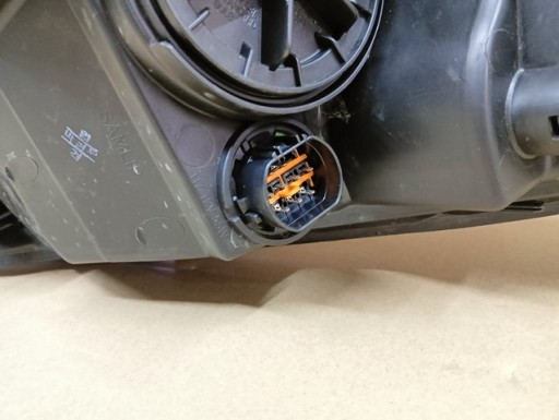 LAMPA FAR DESNA STRANA HYUNDAI IX20 IX 20 10- LAMPA FAR DESNA STRANA HYUNDAI IX20 IX 20 10-