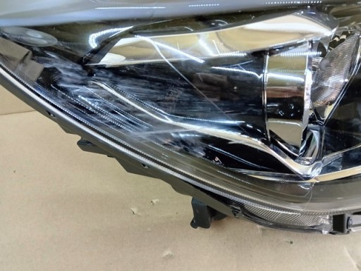 LAMPA FAR DESNA STRANA HYUNDAI I30 III 3 Z  REDIZAJN 20-