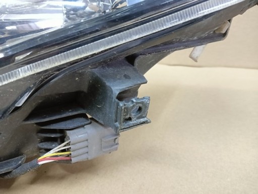 LAMPA FAR LIJEVA STRANA LEČA LED TOYOTA AURIS II 2 12-15R LAMPA FAR LIJEVA STRANA LEČA LED TOYOTA AURIS II 2 12-15R