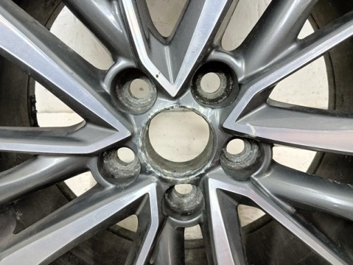 ALUMINIJSKA FELGA TOYOTA AURIS II 2 AVENSIS T27 17X7J ET45 5X114.3 ALUMINIJSKA FELGA TOYOTA AURIS II 2 AVENSIS T27 17X7J ET45 5X114.3