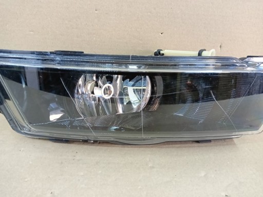 MAGLENKA DESNA STRANA PREDNJA SKODA RAPID 5JA 12-17R MAGLENKA DESNA STRANA PREDNJA SKODA RAPID 5JA 12-17R