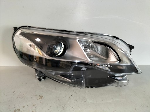 LAMPA FAR PREDNJA DESNA STRANA PEUGEOT EXPERT III 16- TRAVELLER XENON