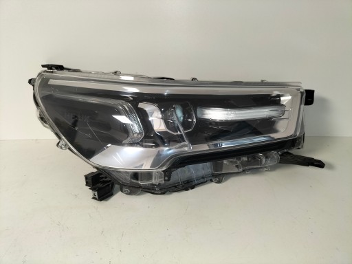 LAMPA FAR PREDNJA DESNA STRANA TOYOTA HILUX 8 VIII REDIZAJN 20- FULL LED
