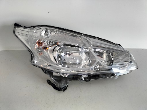 LAMPA FAR PREDNJA DESNA STRANA PEUGEOT 208 12-15