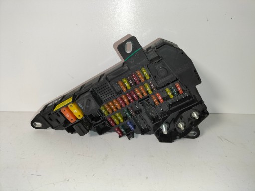 KUČIŠTE OSIGURAČA BMW 5 E60 E61 03- 3.0D