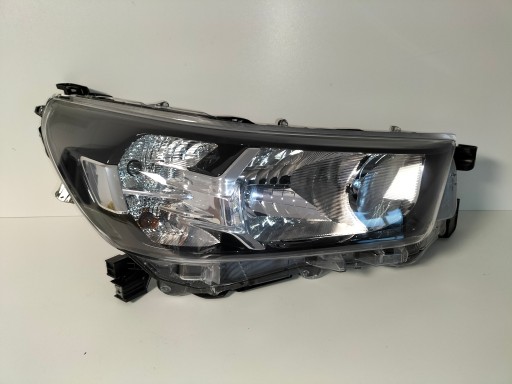 LAMPA FAR PREDNJA DESNA STRANA TOYOTA HILUX VIII REDIZAJN 20-