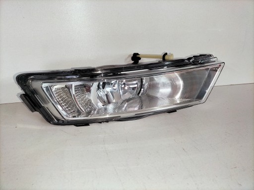 MAGLENKA LAMPA FAR DESNA STRANA SKODA RAPID 12-17 LED MAGLENKA LAMPA FAR DESNA STRANA SKODA RAPID 12-17 LED