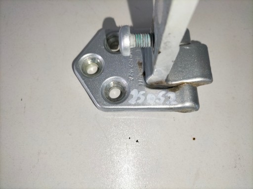 NOSAČ / ŠKARE VRATA ZADNJI DESNA STRANA VW CADDY III 04-
