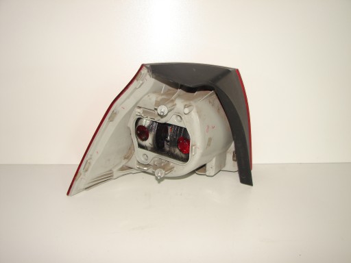 LAMPA FAR ZADNJA ZADNJI DESNA STRANA VW GOLF V 5 03-09 HATCHBACK (OBIČNI) LAMPA FAR ZADNJA ZADNJI DESNA STRANA VW GOLF V 5 03-09 HATCHBACK (OBIČNI)